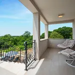 Luxurious In Golaš